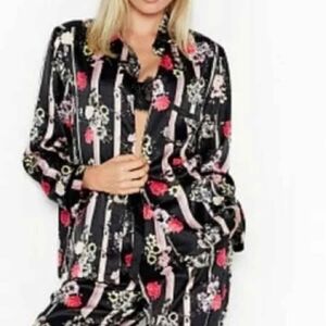 vS Satin Pajama ToP in a Black Floral Stripe size M used only once time like new
